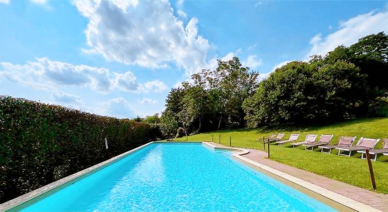 Serviced apartment with grill, garden & pool — photo 2
