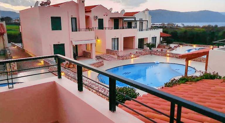 Villa with pool — photo 3