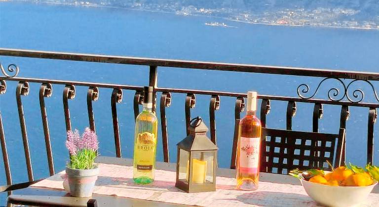 Rental apartment with terrace & grill in Tignale