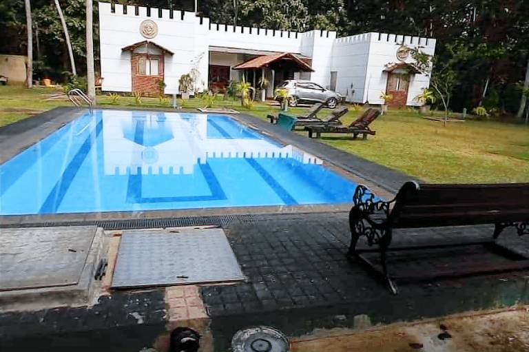 Royal Mandira Hotel