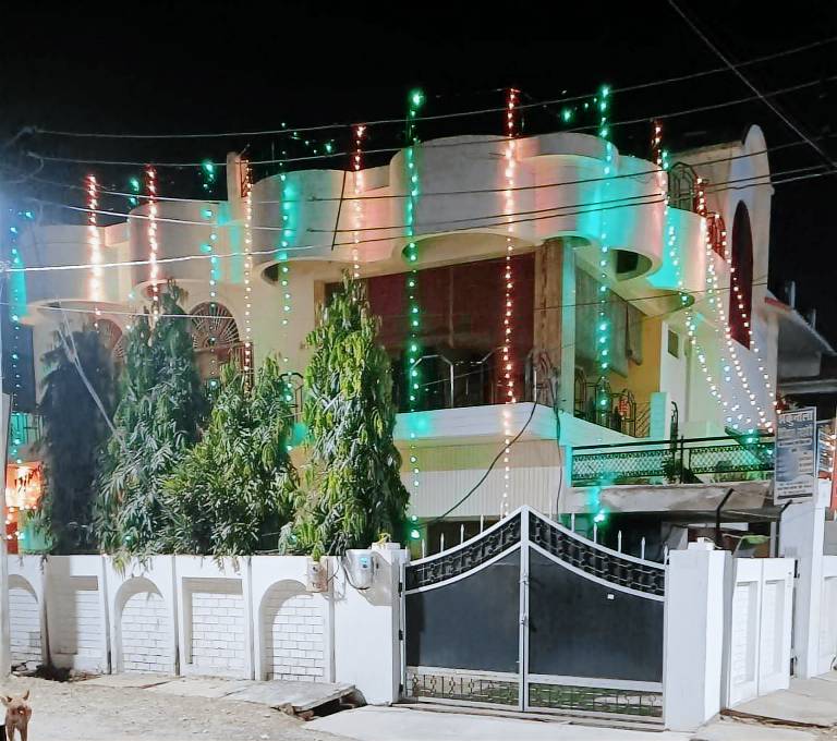 Budget Stays near Sangam 9625 00 5951