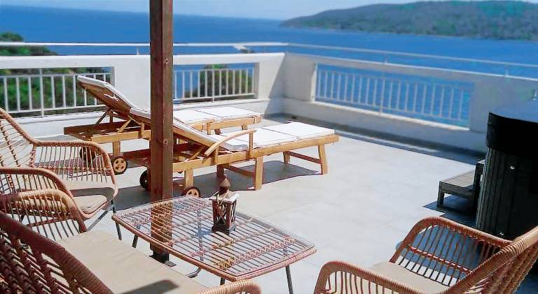 Fully equipped holiday apartment with patio | Close to the beach | Pets are welcome in East Mani
