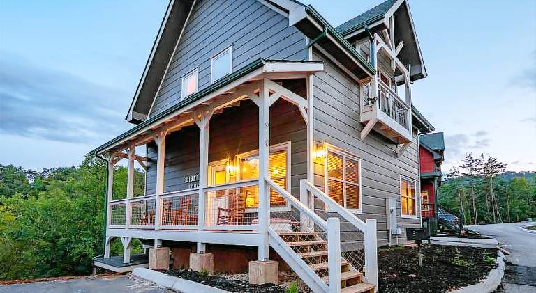 Vacation home with pool & jacuzzi — photo 2