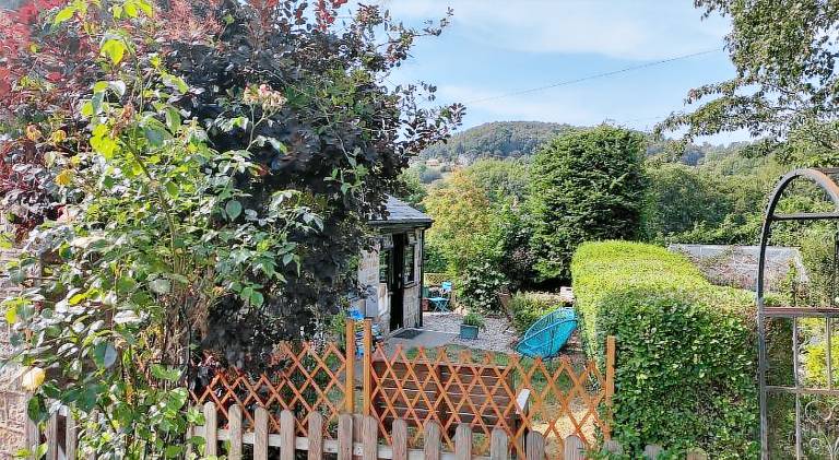 House with yard in Matlock