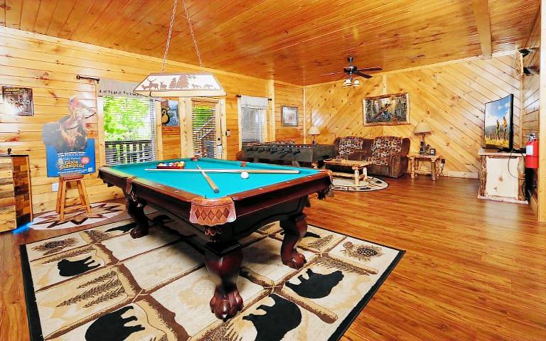 A Cloud 9 - Mountain Views, Hot Tub Bliss & Pool Table Fun! — photo 2