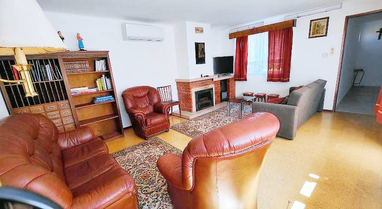 Spacious house with barbecue, private pool & garden | Pets allowed — photo 2