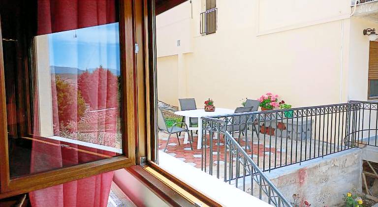 Apartment with barbecue, terrace & garden — photo 5