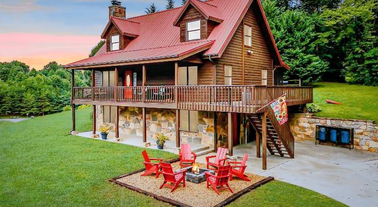 House with hot tub & pool | Pet-friendly in Sevierville, TN