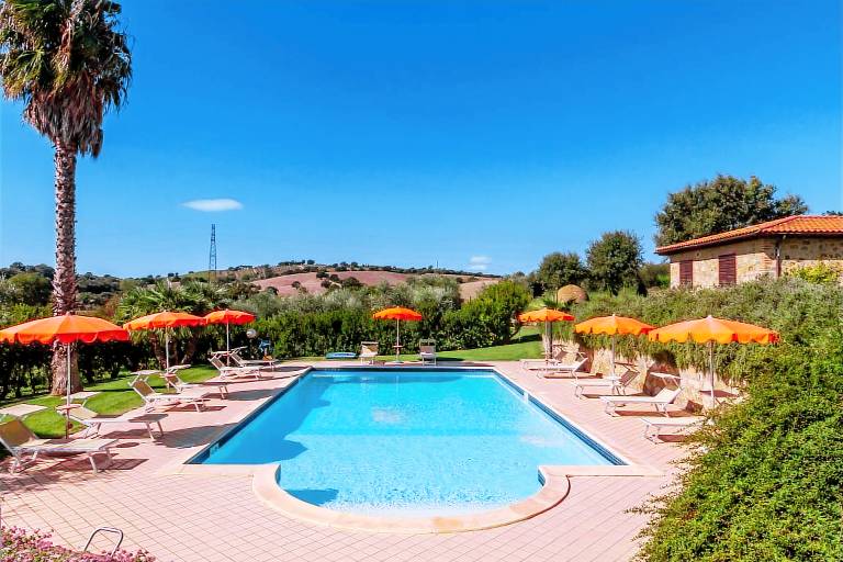 Apartment 'Bruco' with Shared Pool, Wi-Fi and Air Conditioning in Magliano in Toscana