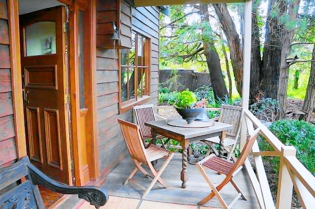 Cottage  Pakenham