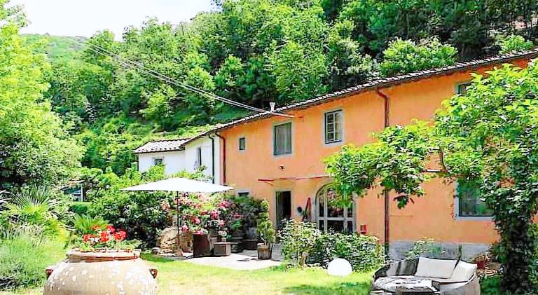 Vacation home with private pool, grill & garden — photo 4