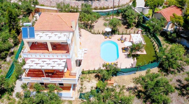 Vacation home with terrace, pool & hot tub in Zakynthos