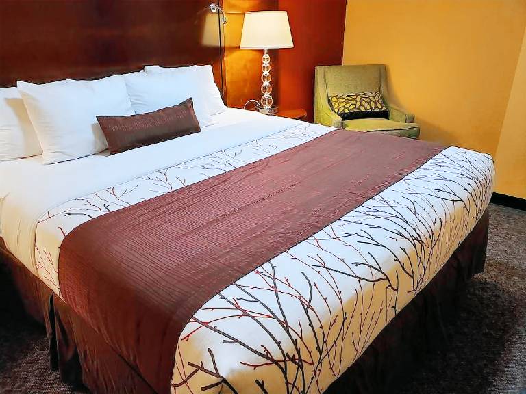 Olympic Inn & Suites — photo 5