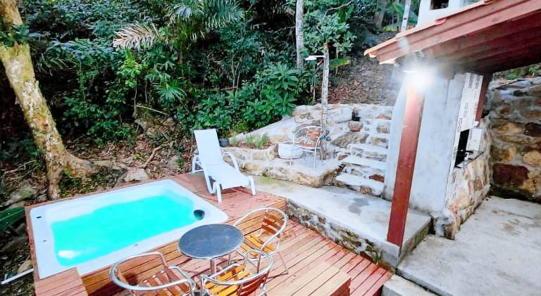 Vacation home with jacuzzi — photo 4