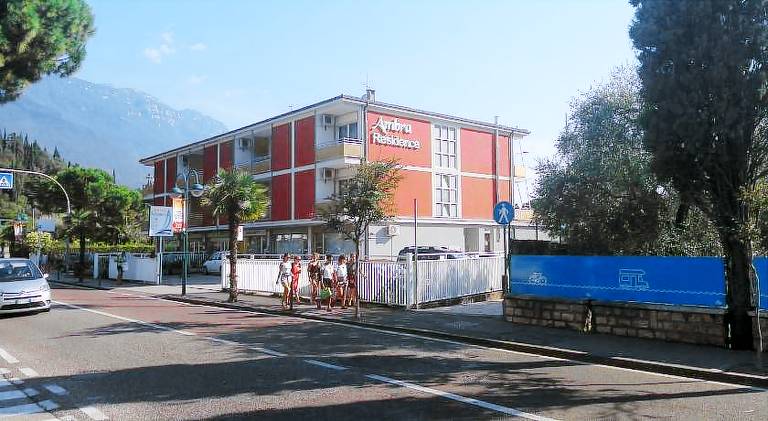 Serviced apartment with patio in Tenno