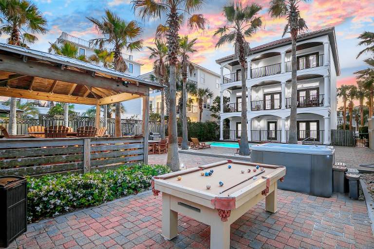 Vacation home with grill, private pool & jacuzzi | Water view — photo 2