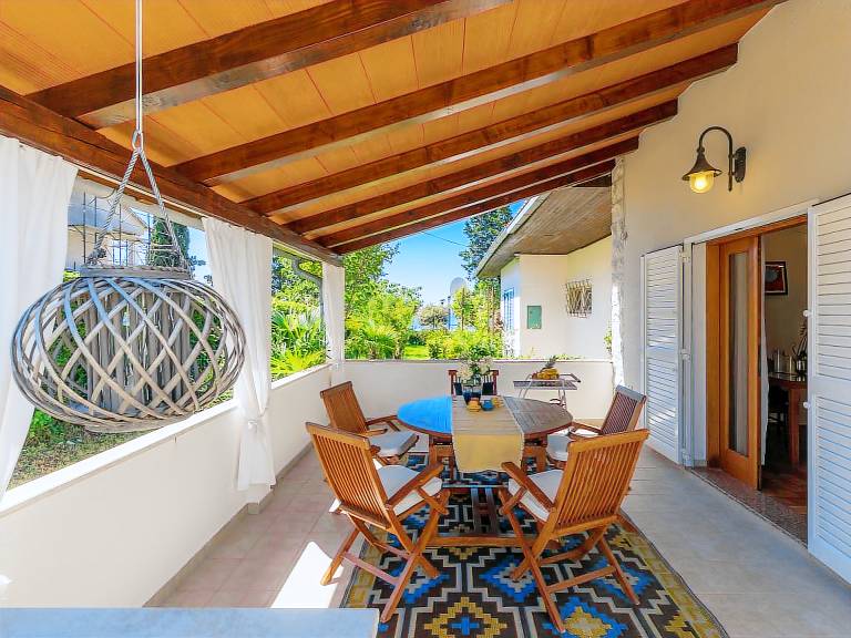 Vacation home with BBQ, patio & garden | Pet-friendly — photo 2
