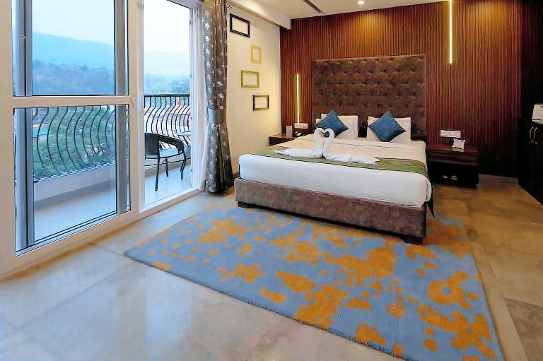 HOLYWATER Hotel by Ganga Kinare 150 mts from Ganga Ghat