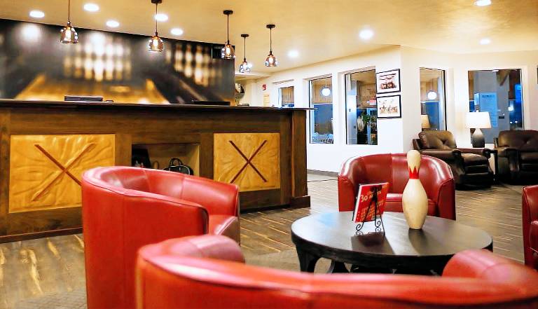 Ten Pin Inn & Suites — photo 5