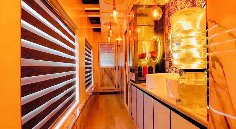 Beach Paradise Day Cruise Houseboat - VACCINATED STAFF — photo 5