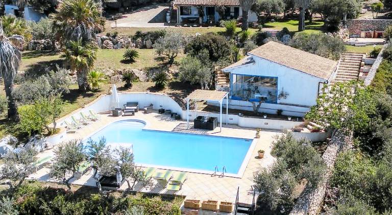 Holiday apartment with garden, barbeque & private pool in Marsala