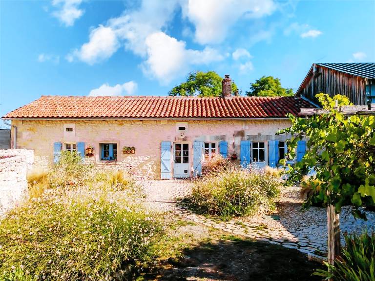 Family-friendly pleasant house with garden, pool & patio | Garden view | Dogs allowed — photo 4