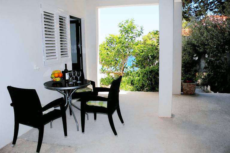 One bedroom apartment near beach Mimice, Omiš (A-2774-d) in Omis