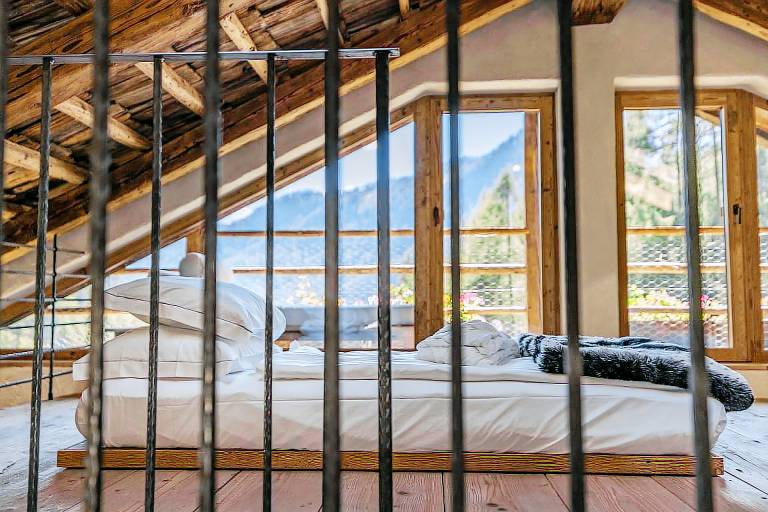 Chalet with terrace, sauna & grill | City view | Perfect for remote work — photo 3