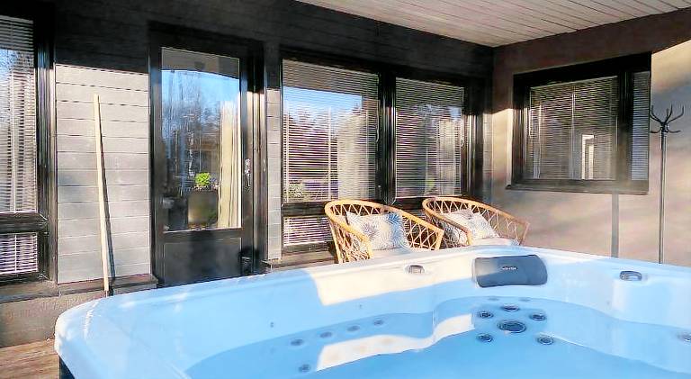 Vacation home with sauna & hot tub | Pets allowed — photo 4