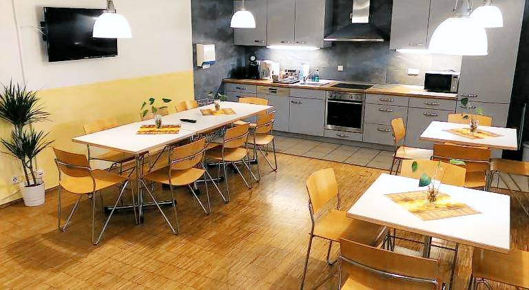 Holiday apartment with terrace & yard — photo 3