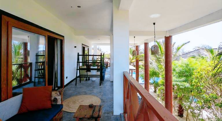 Apartment with yard, pool & terrace — photo 3