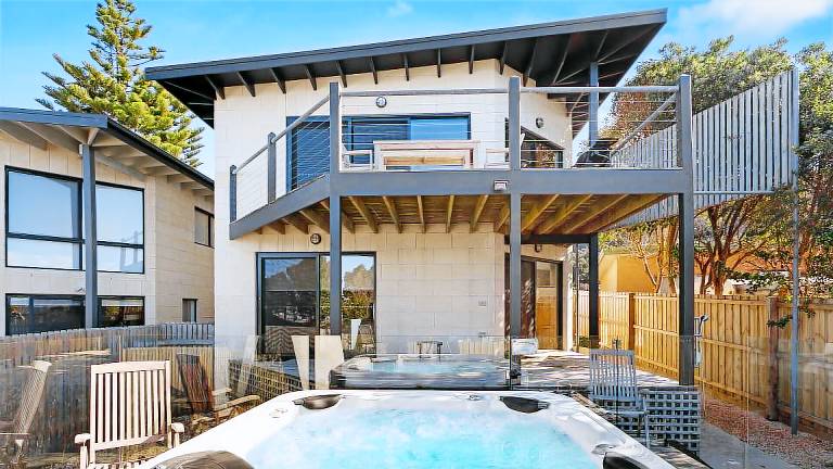 House Apollo Bay