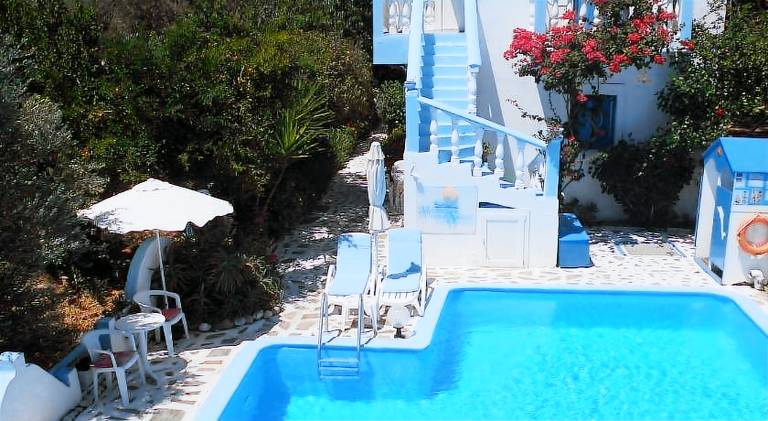 Beautiful apartment with pool, yard & patio | Next to the beach | Pets allowed — photo 2