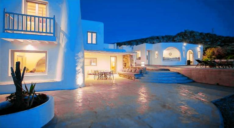 Villa with pool — photo 3