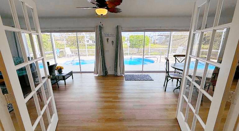 House with pool | Pets are welcome — photo 3