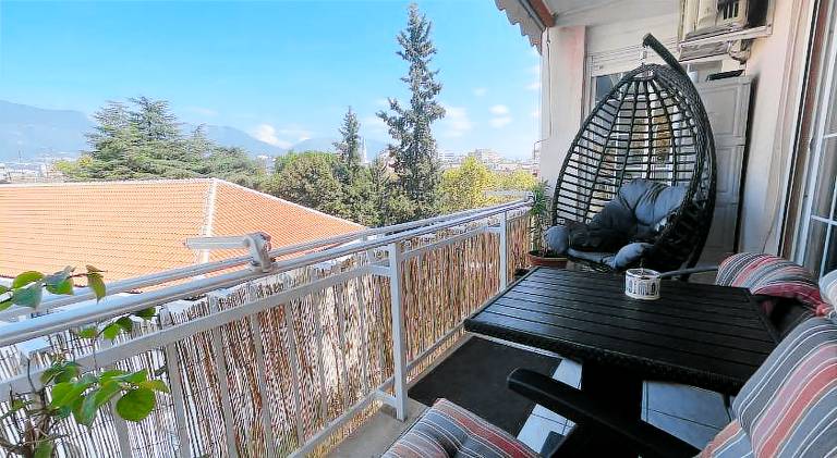 Pine-Tree Spacious 2 BDR Apartment near Tanners' Bridge with hot tub in Tirana