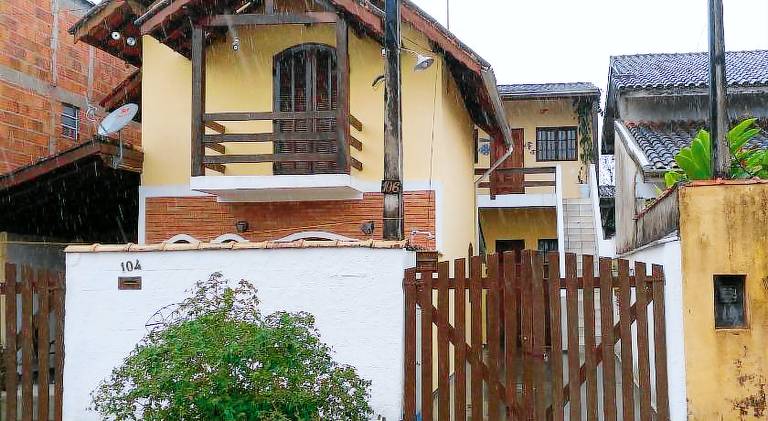 Vacation home with grill & patio in Ubatuba