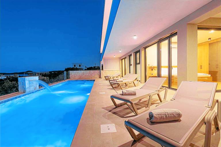Villa with garden, private pool & patio | Garden view — photo 4