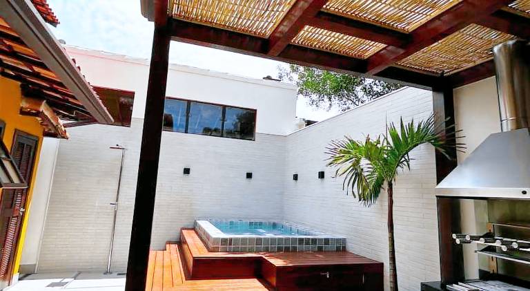 Vacation home with pool — photo 3