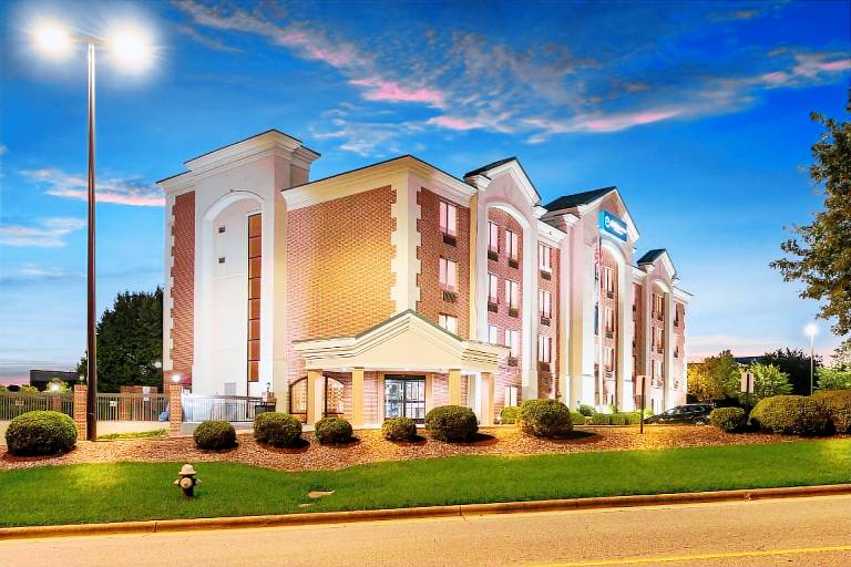 Clarion Pointe Greensboro Airport — photo 2