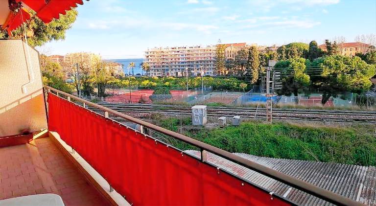 Fully equipped beautiful holiday apartment with terrace | Beach nearby | Pet-friendly in Menton