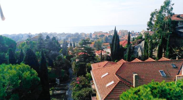Apartment with hot tub & pool in Bordighera