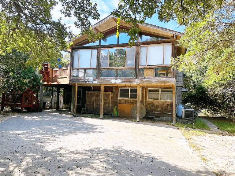 House with barbeque — photo 2