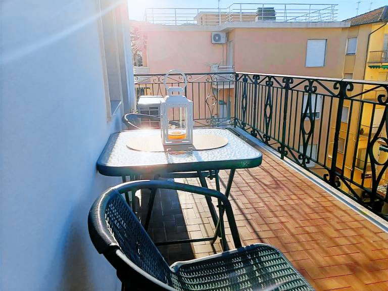 Studio with patio & garden | City view — photo 4