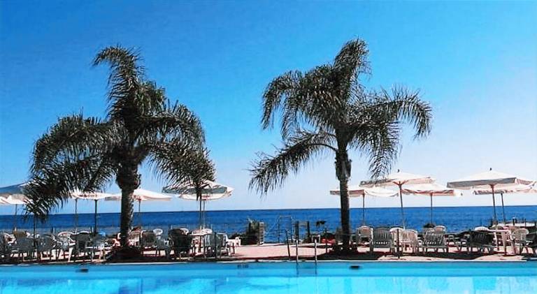 Apartment with pool in Sanremo