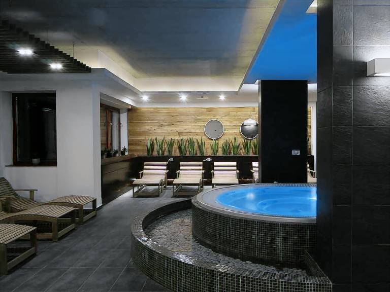 Bassiana Hotel es Etterem — photo 4