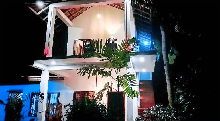 Riverbend Surf Lodge - Midigama in Ahangama