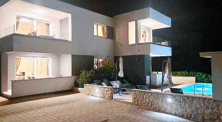 Pleasant apartment with pool | Pet-friendly — photo 2