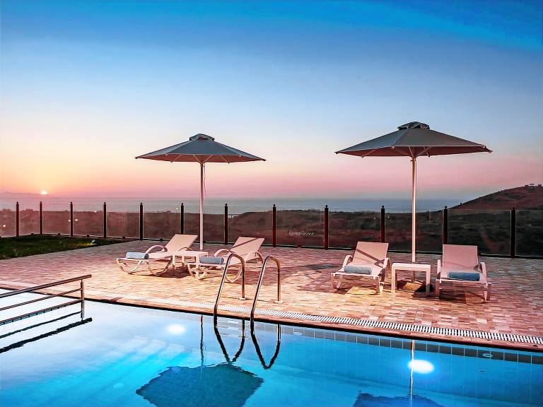 Vacation home with yard, barbeque & private pool | Sea view — photo 3