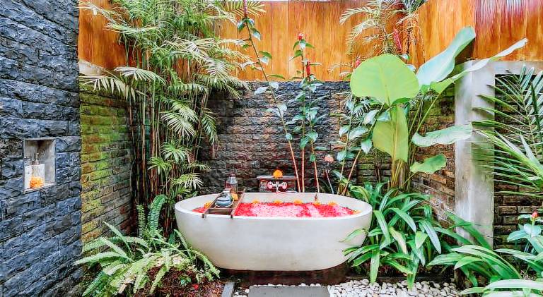 Villa with yard, patio & private pool | Perfect for remote work — photo 3